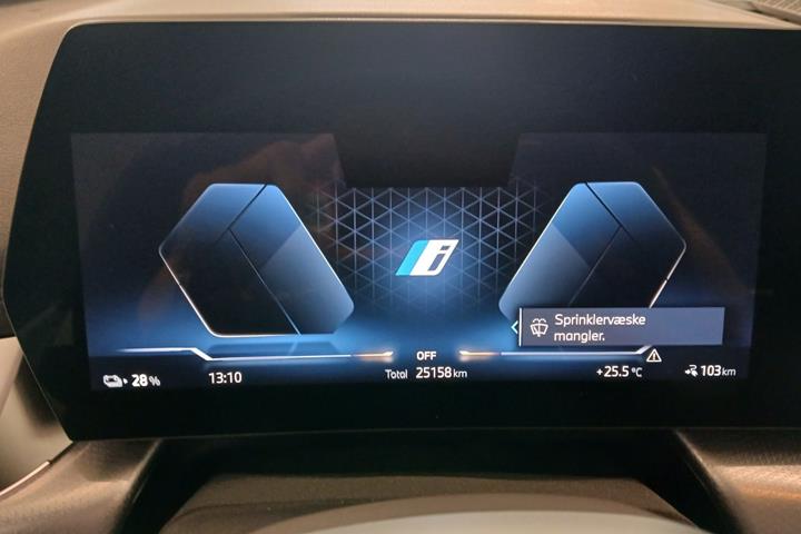 Hvid BMW iX1 fra 2025