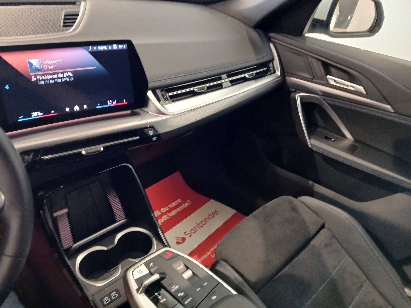 Hvid BMW iX1 fra 2025