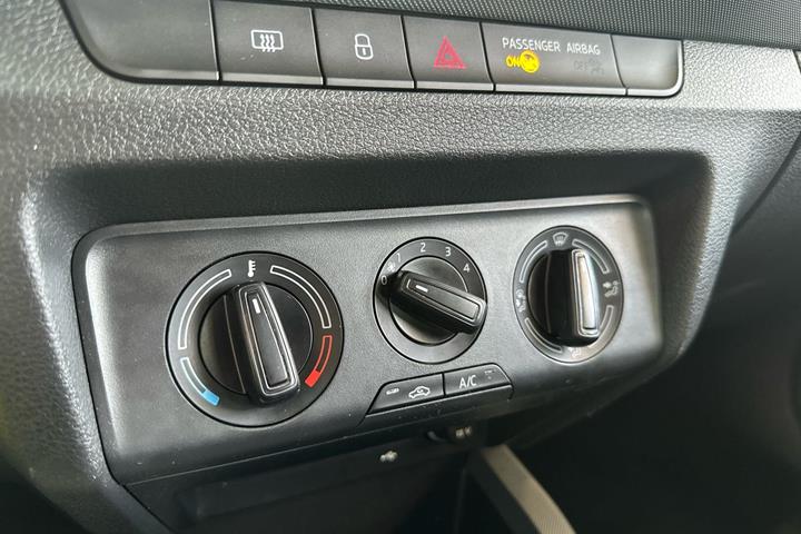 Grå Skoda Fabia fra 2019