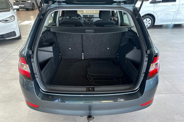 Grå Skoda Fabia fra 2019