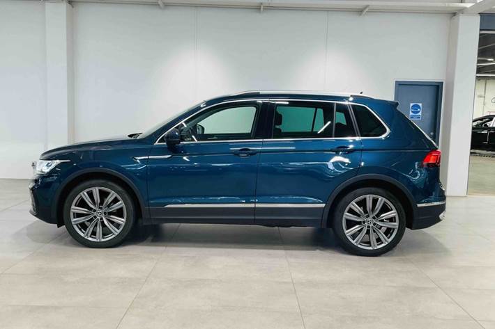 Blå VW Tiguan fra 2021