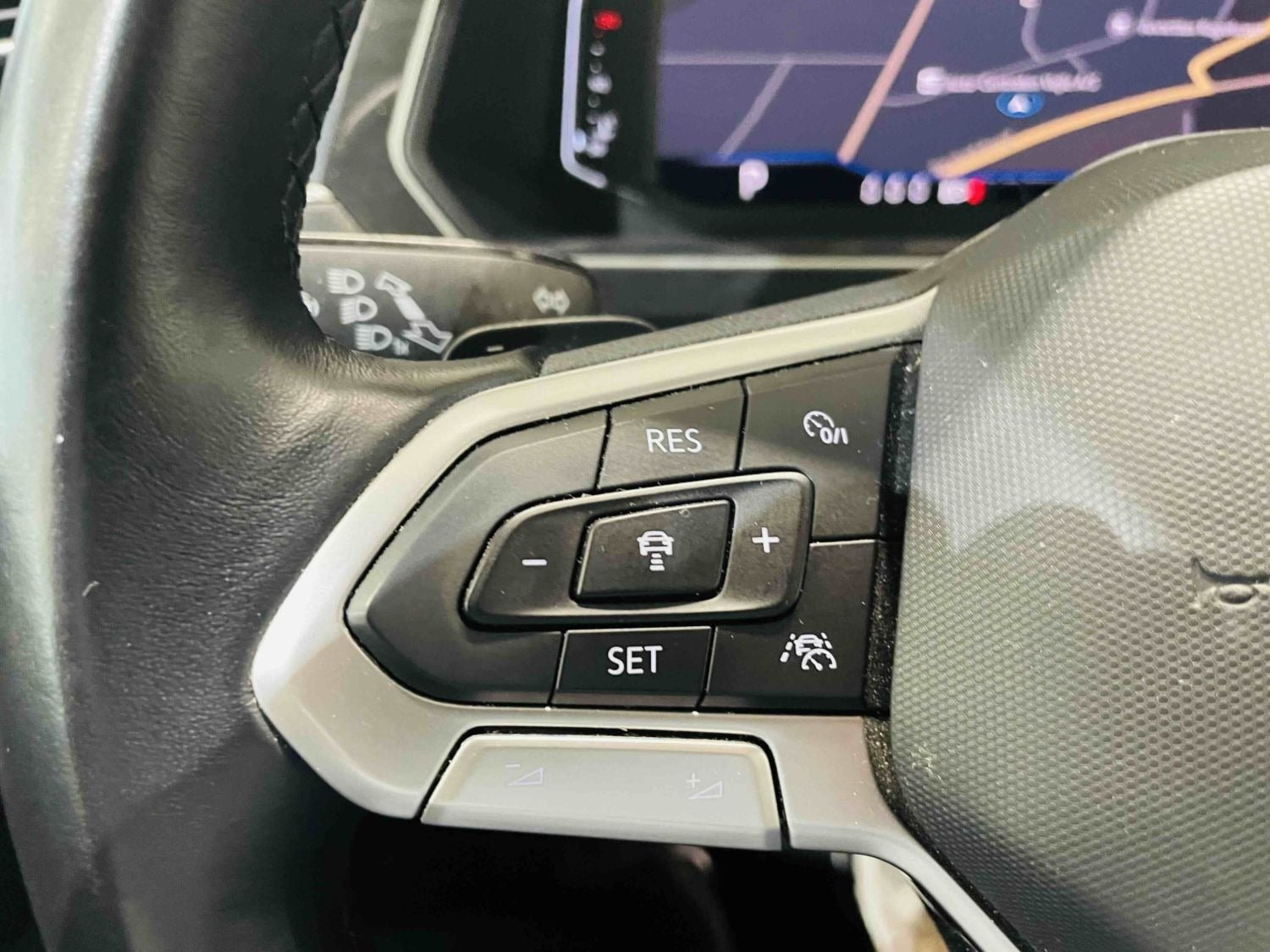 Blå VW Tiguan fra 2021
