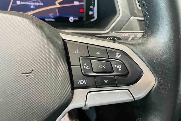 Blå VW Tiguan fra 2021