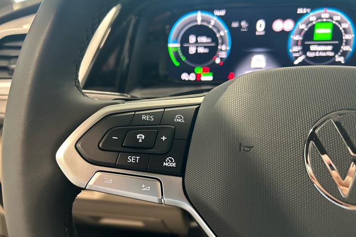 Grå VW California fra 2025
