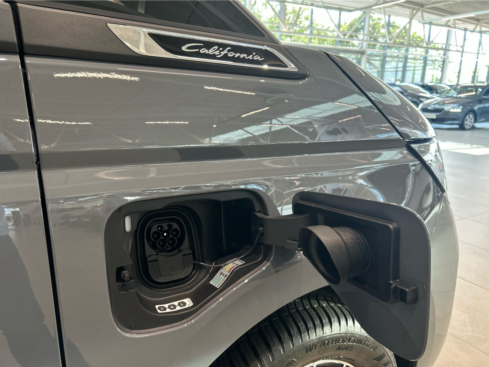 Grå VW California fra 2025
