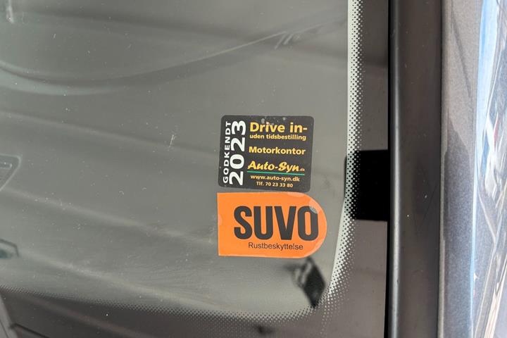 Grå VW Golf VII fra 2019