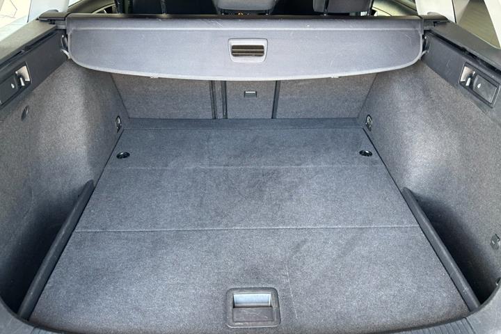 Grå VW Golf VII fra 2019