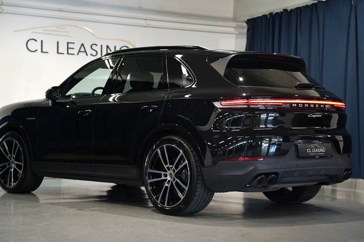 Sort Porsche Cayenne fra 2025