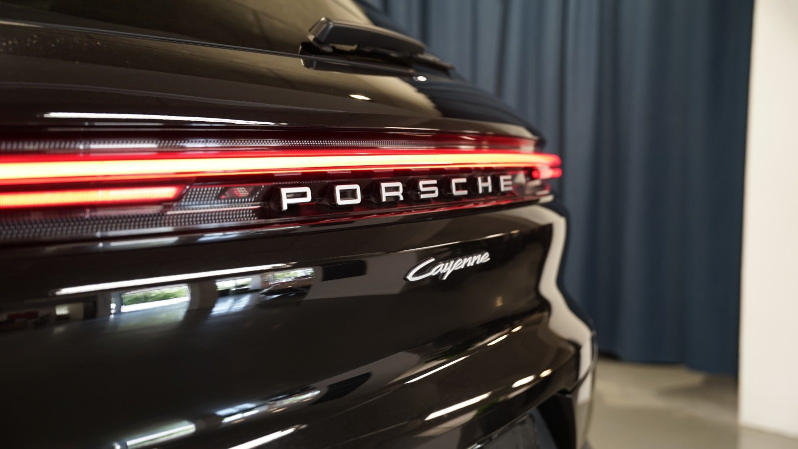 Sort Porsche Cayenne fra 2025