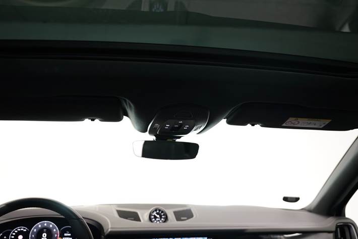 Sort Porsche Cayenne fra 2025