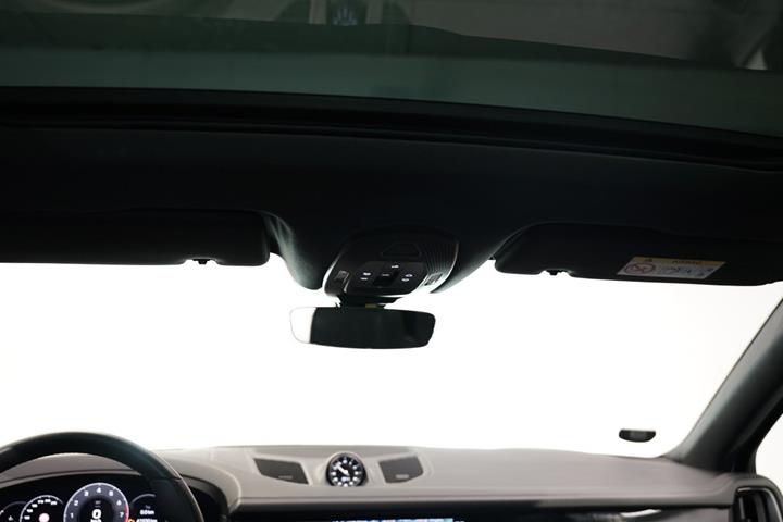 Sort Porsche Cayenne fra 2025