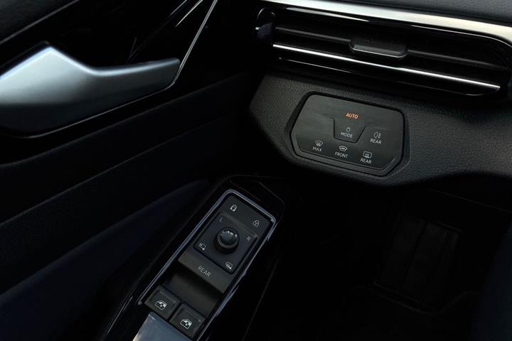 Grå VW ID.4 fra 2023