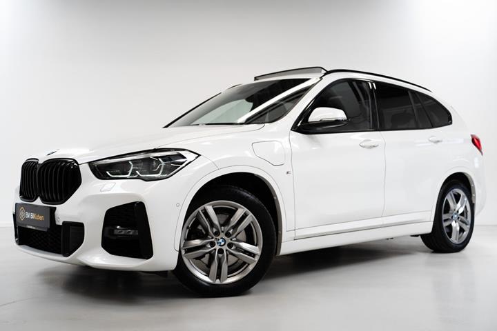 undefined BMW X1 fra 2021 set udefra