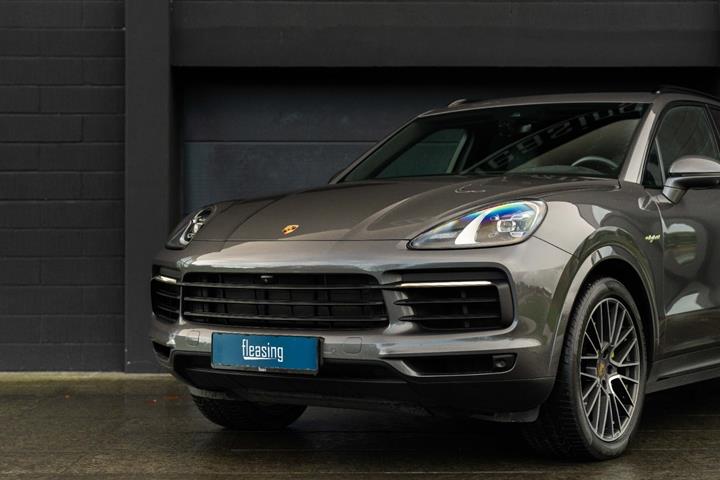 Grå Porsche Cayenne fra 2018