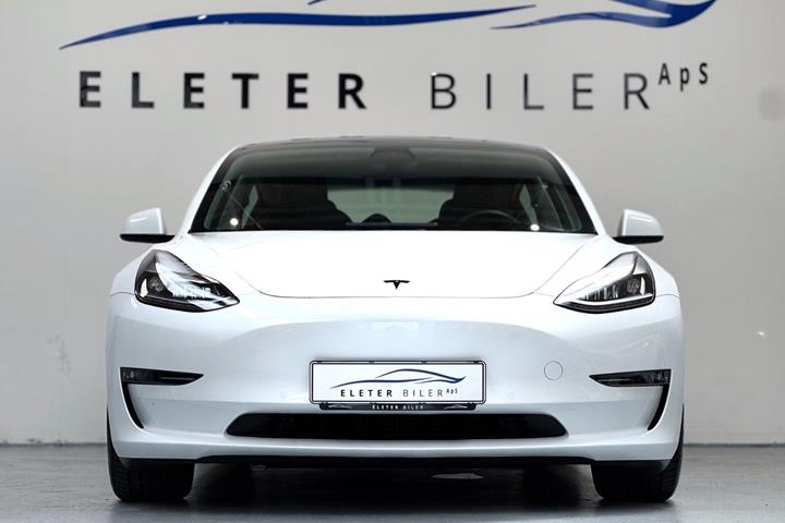 Hvid Tesla Model 3 fra 2020