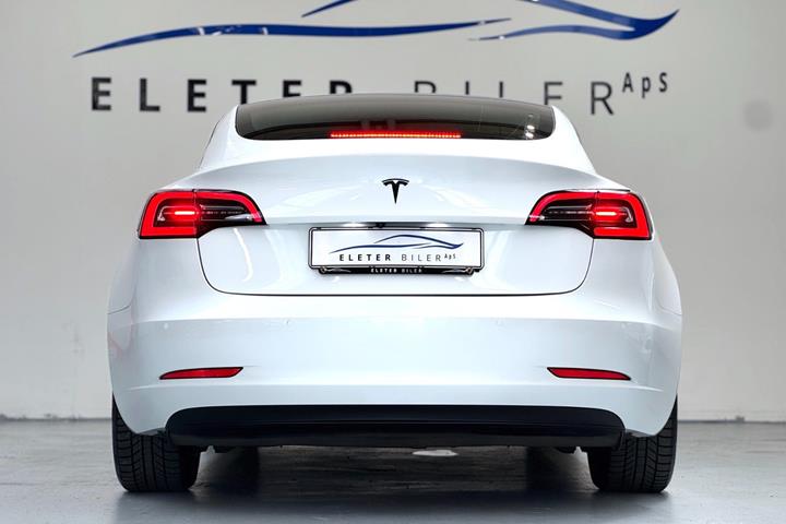 Hvid Tesla Model 3 fra 2020