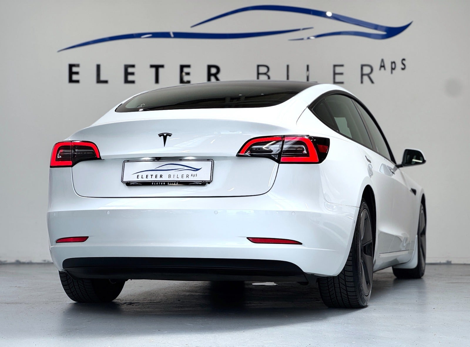 Hvid Tesla Model 3 fra 2020