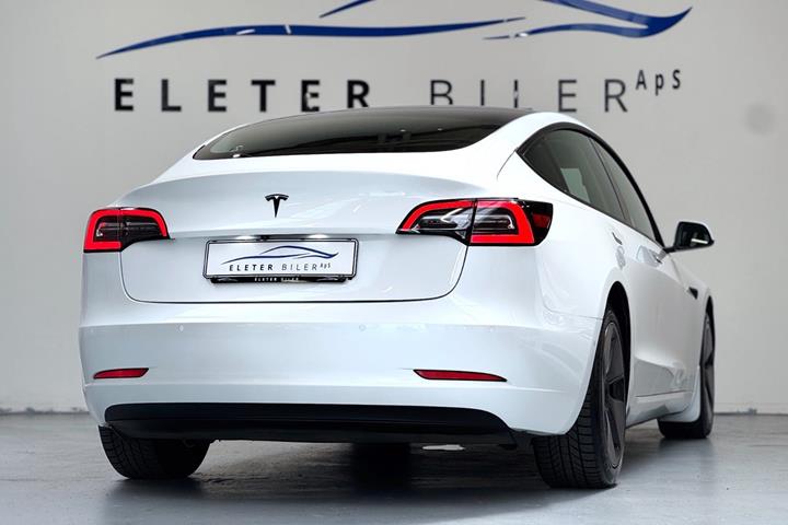 Hvid Tesla Model 3 fra 2020