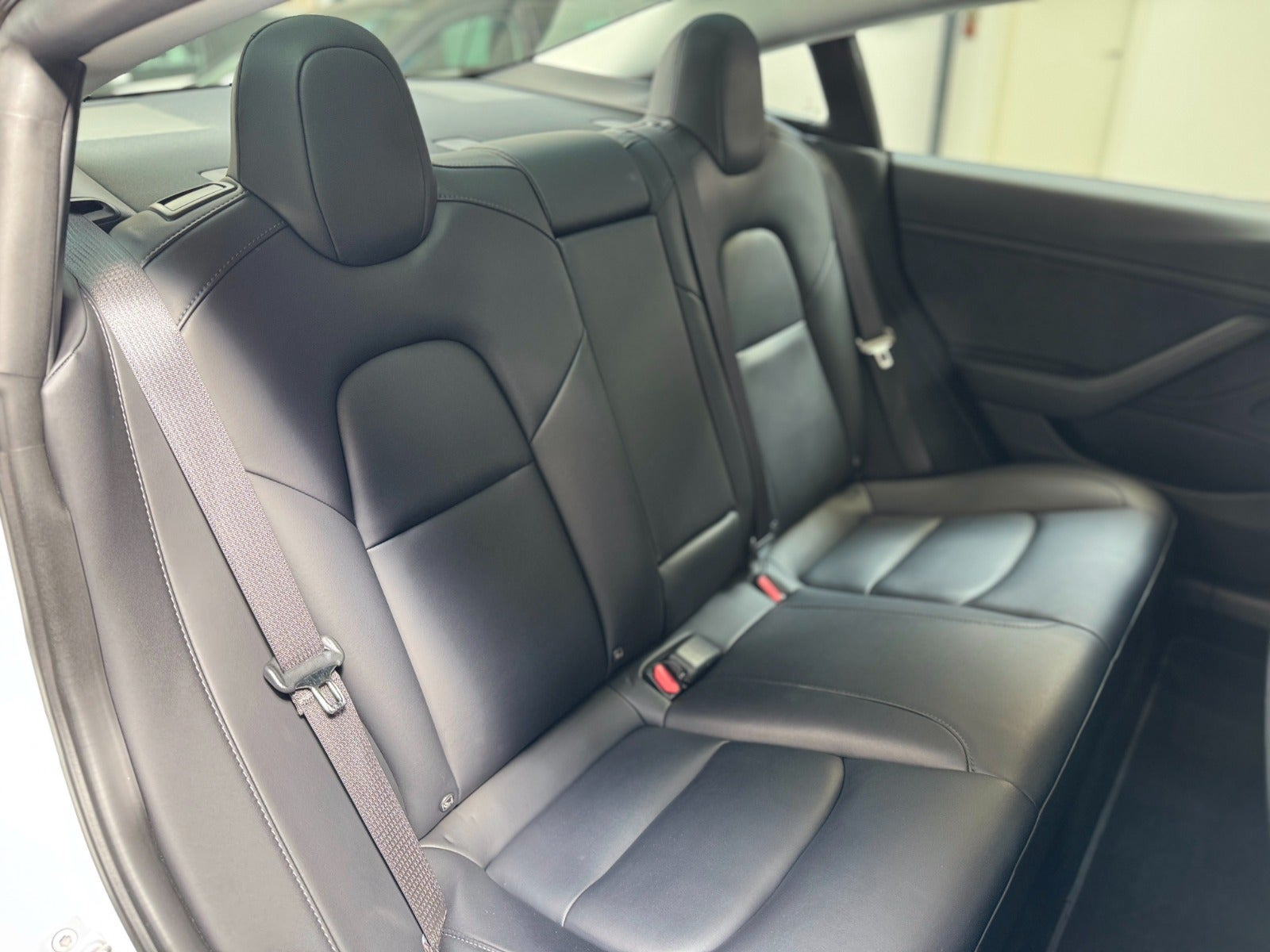 Hvid Tesla Model 3 fra 2020