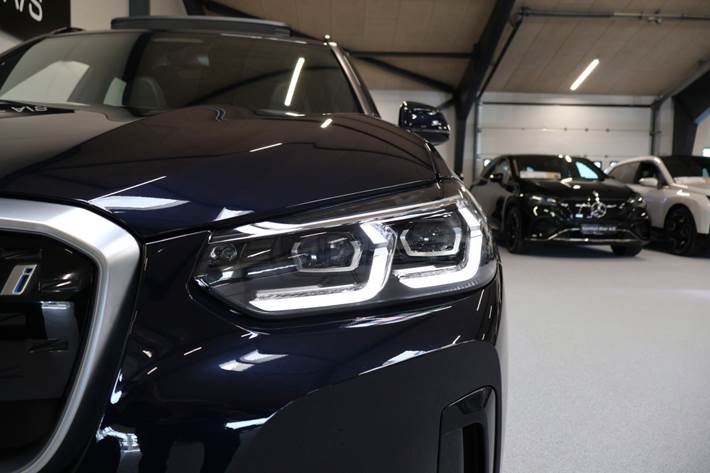 Sort BMW iX3 fra 2022