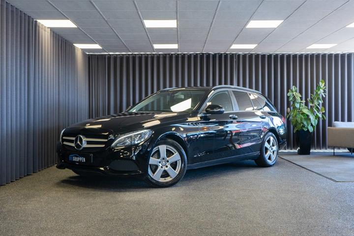 Sort Mercedes C220 d fra 2016