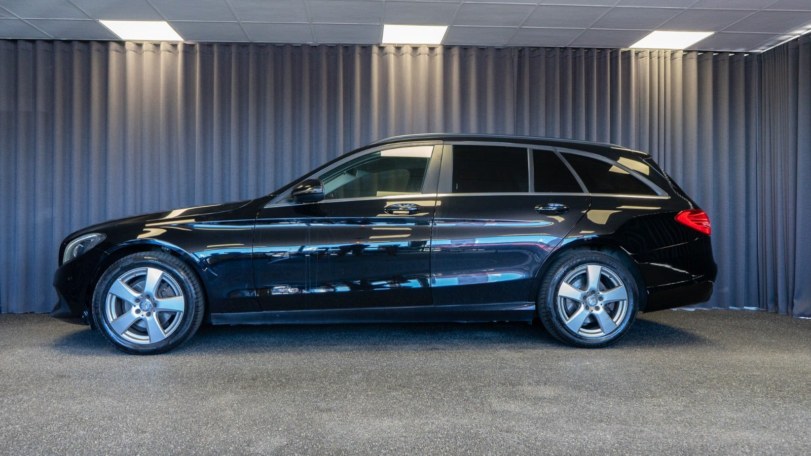 Sort Mercedes C220 d fra 2016