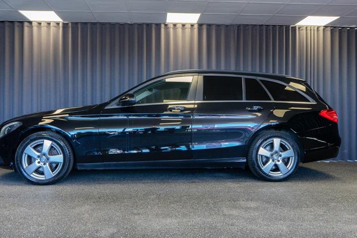 Sort Mercedes C220 d fra 2016