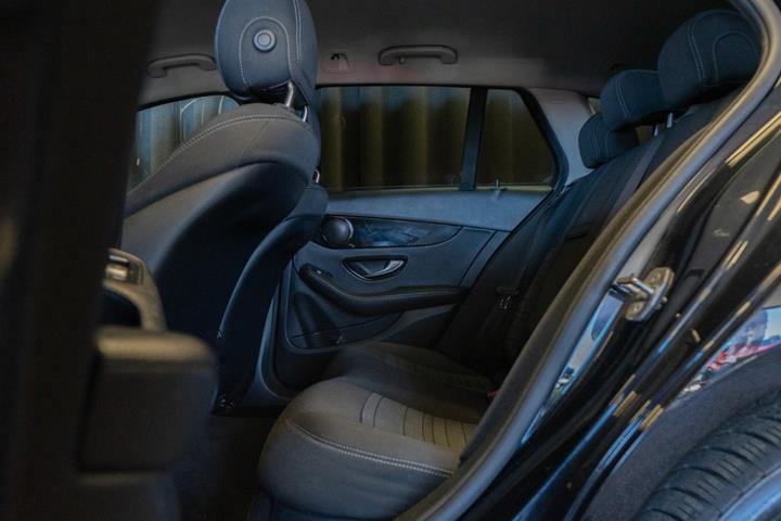 Sort Mercedes C220 d fra 2016