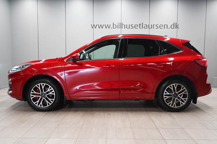 Rød Ford Kuga fra 2020