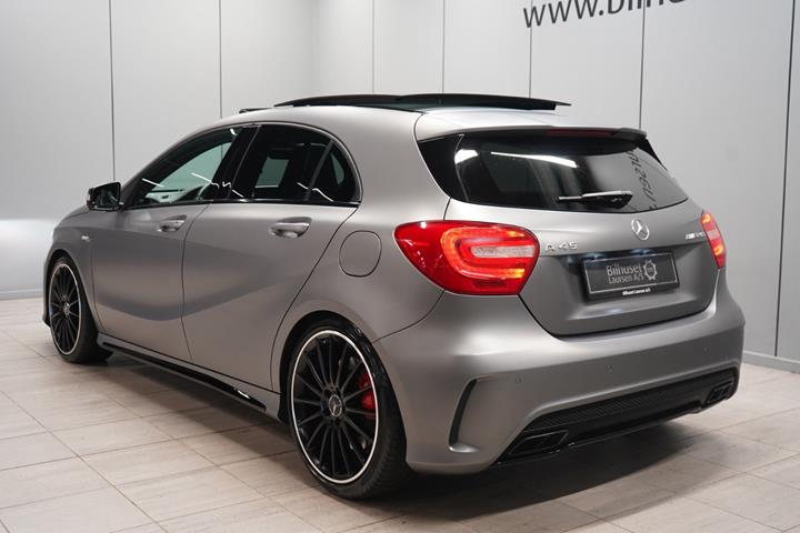 Grå Mercedes A45 fra 2015