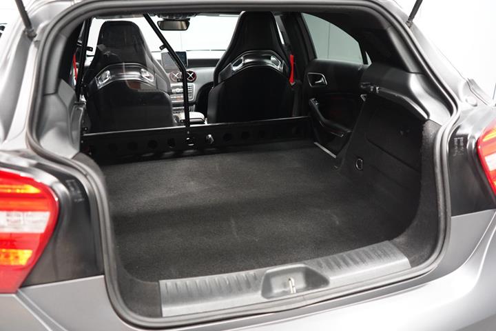 Grå Mercedes A45 fra 2015