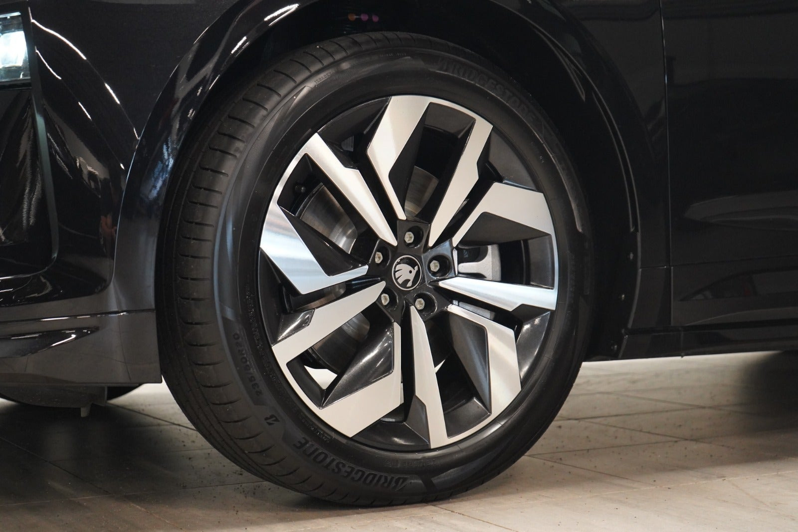 Sort Skoda Enyaq fra 2026