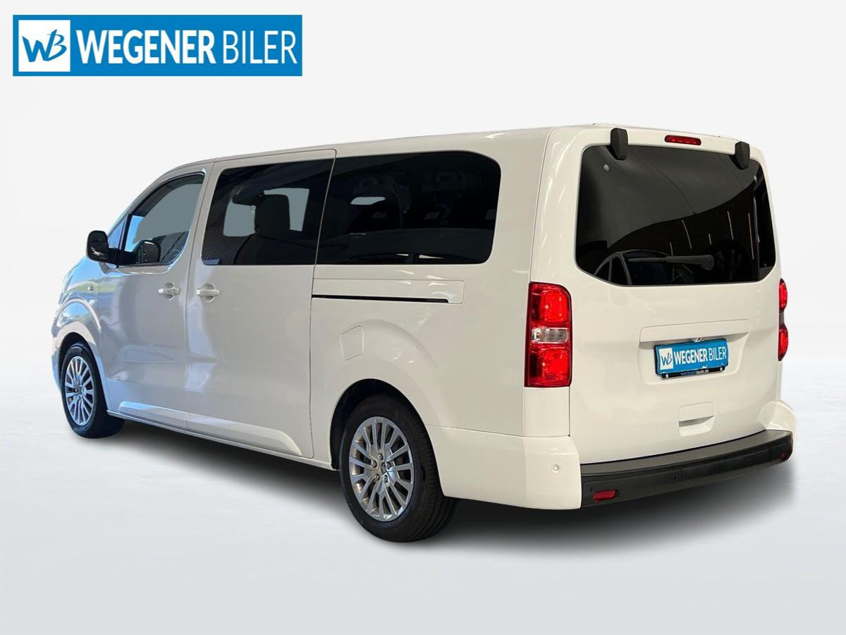 Hvid Peugeot e-Traveller fra 2021