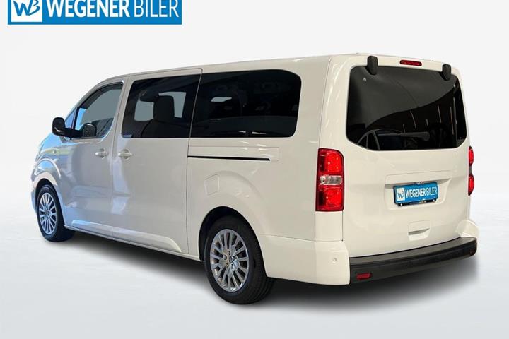 Hvid Peugeot e-Traveller fra 2021