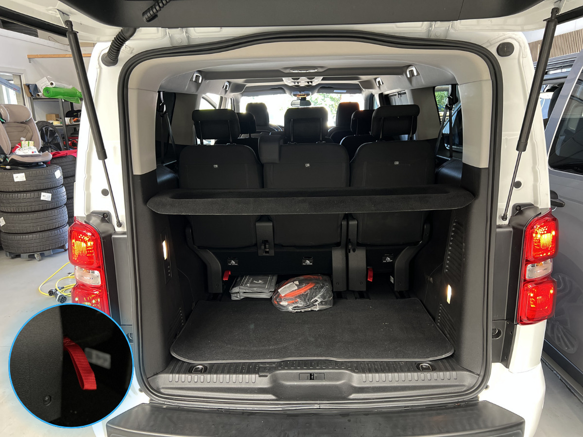 Hvid Peugeot e-Traveller fra 2021