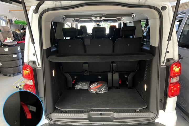 Hvid Peugeot e-Traveller fra 2021