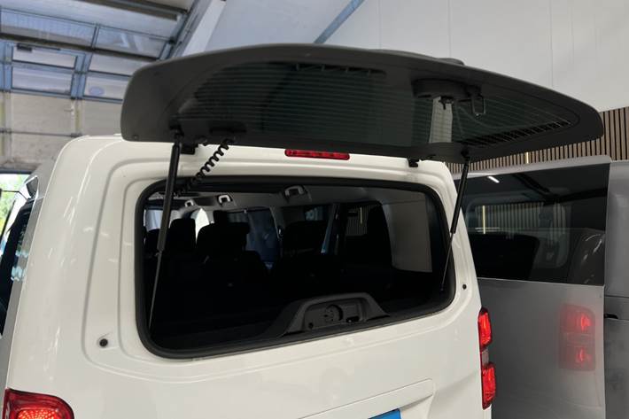 Hvid Peugeot e-Traveller fra 2021