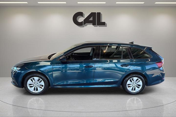 Blå Skoda Octavia fra 2021