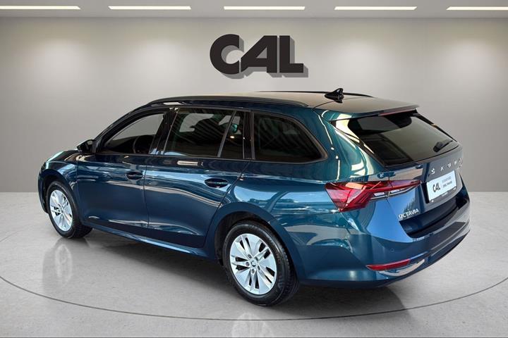 Blå Skoda Octavia fra 2021