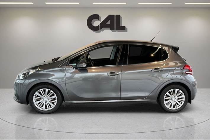 Grå Peugeot 208 fra 2019