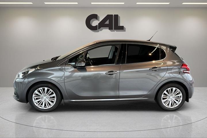 Grå Peugeot 208 fra 2019