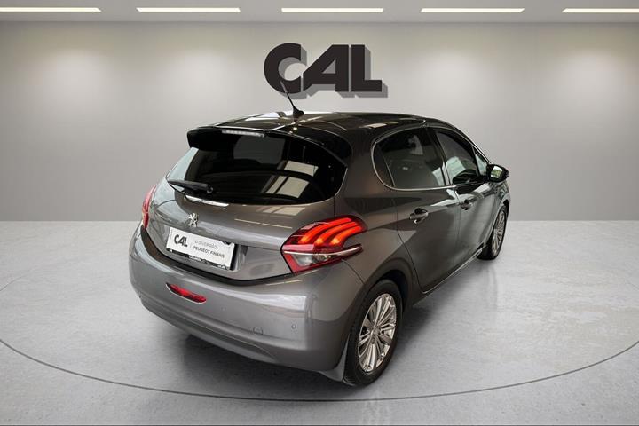 Grå Peugeot 208 fra 2019