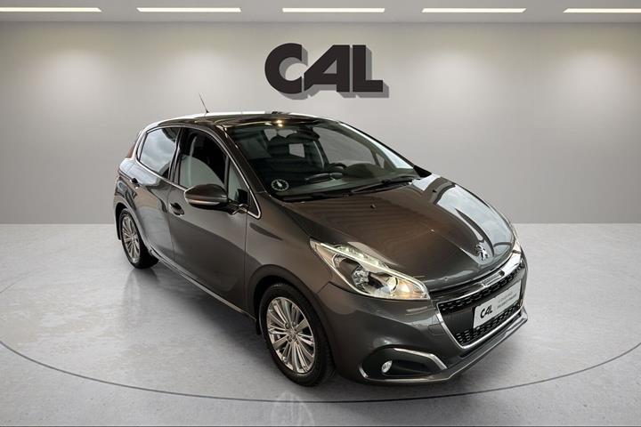 Grå Peugeot 208 fra 2019