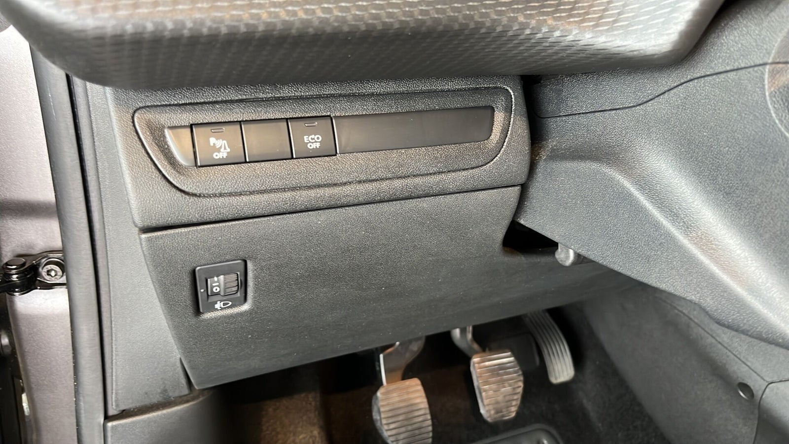 Grå Peugeot 208 fra 2019