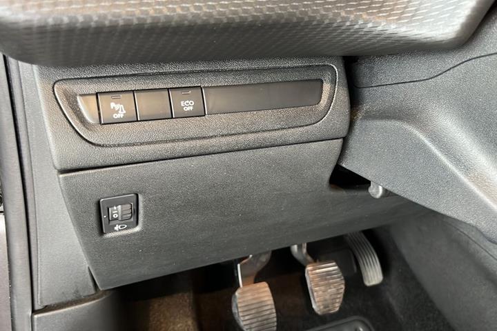 Grå Peugeot 208 fra 2019