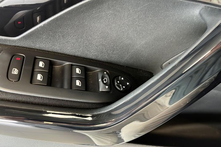 Grå Peugeot 208 fra 2019