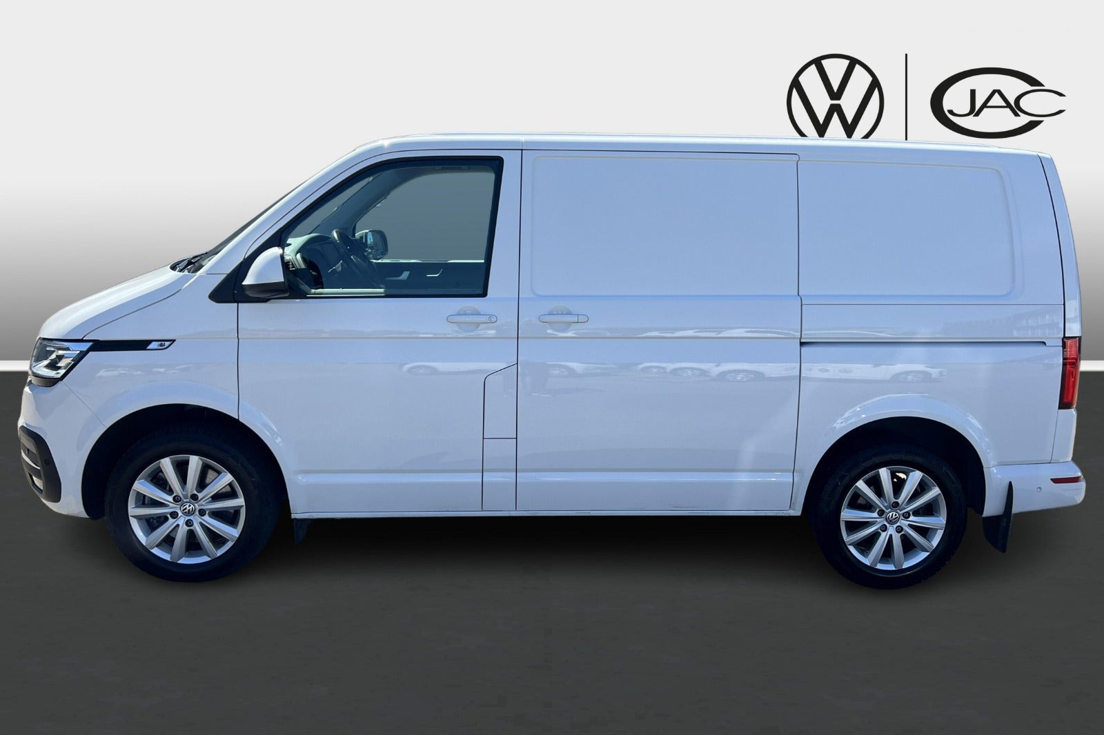 Hvid VW Transporter fra 2024