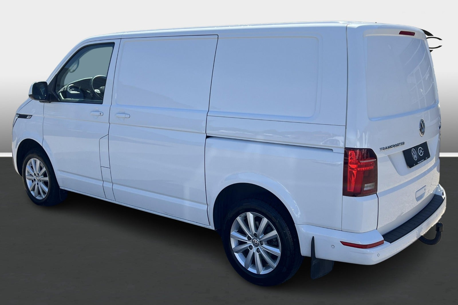 Hvid VW Transporter fra 2024