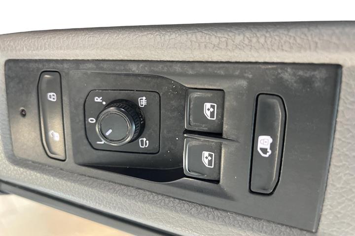 Hvid VW Transporter fra 2024