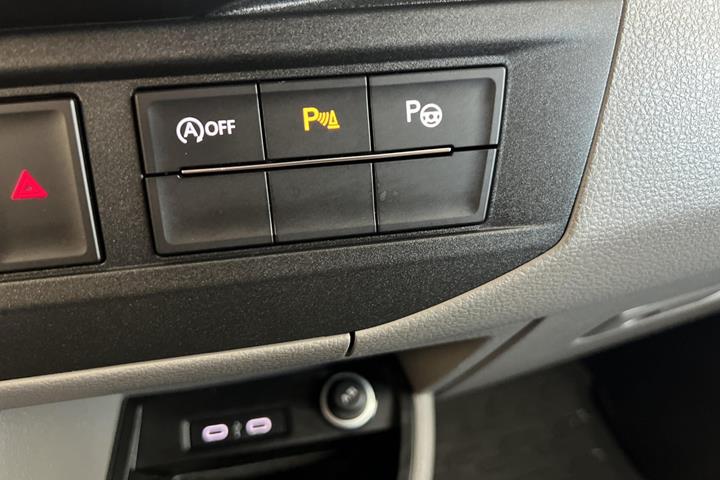 Hvid VW Transporter fra 2024